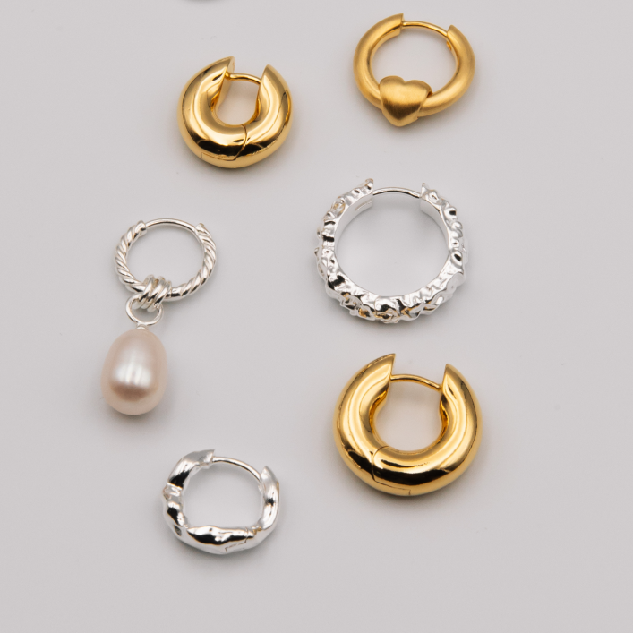IX Iris Hoop White Silver – IX STUDIOS INT IX Iris Hoop White Silver – IX STUDIOS INT